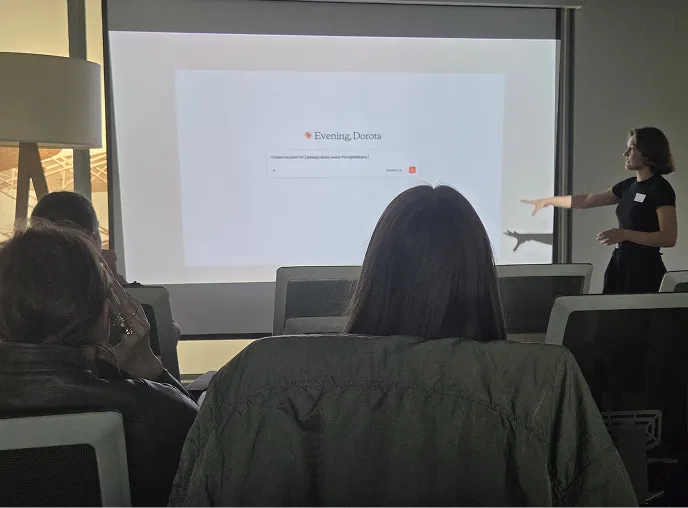 Prompt&Share event with a presentation and audience